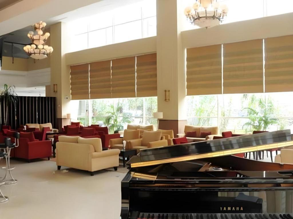 Grage Hotel Cirebon Exterior foto